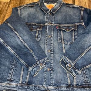 Levi’s trucker jacket